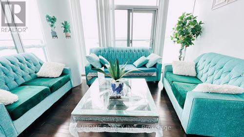 4904 - 12 York Street, Toronto, ON - Indoor Photo Showing Living Room