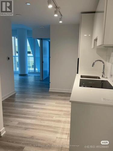 2612 - 234 Simcoe Street, Toronto, ON - Indoor Photo Showing Kitchen