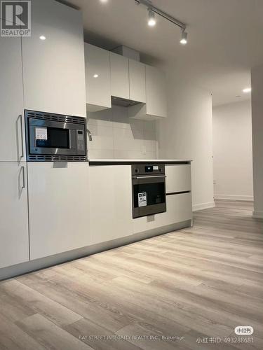 2612 - 234 Simcoe Street, Toronto, ON - Indoor Photo Showing Kitchen