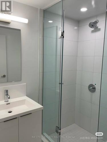 2612 - 234 Simcoe Street, Toronto, ON - Indoor Photo Showing Bathroom