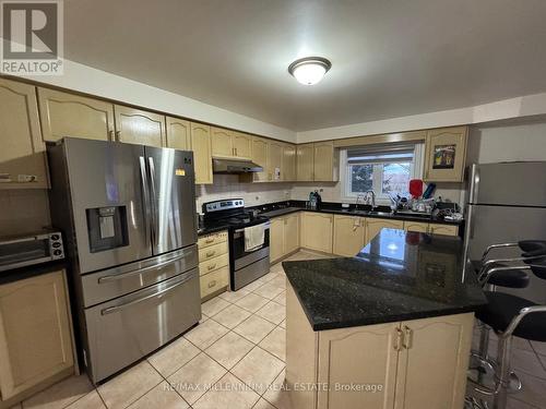 49 Eastbrook Way, Brampton, ON - Indoor Photo Showing Kitchen