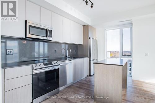 A0702 - 125 Bronte Road, Oakville, ON - Indoor Photo Showing Kitchen With Stainless Steel Kitchen With Upgraded Kitchen