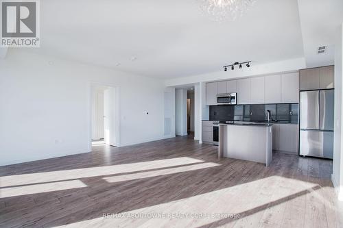 A0702 - 125 Bronte Road, Oakville, ON - Indoor Photo Showing Kitchen With Stainless Steel Kitchen