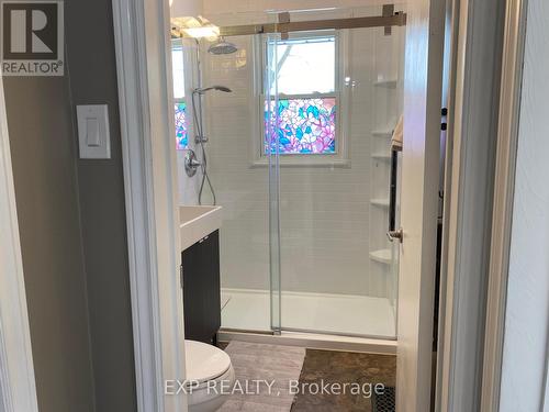 193 Benson Avenue, Peterborough, ON - Indoor Photo Showing Bathroom