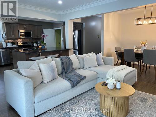 193 Benson Avenue, Peterborough, ON - Indoor Photo Showing Living Room