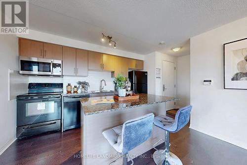 506 - 30 Herons Hill Way, Toronto, ON - Indoor Photo Showing Kitchen