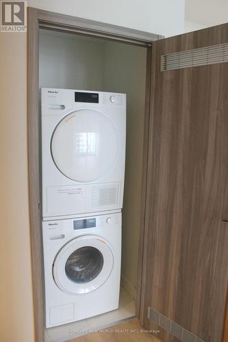 2208 - 95 Mcmahon Drive, Toronto, ON - Indoor Photo Showing Laundry Room