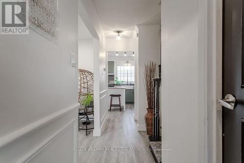 7 - 2258 Upper Middle Road, Burlington, ON - Indoor Photo Showing Kitchen