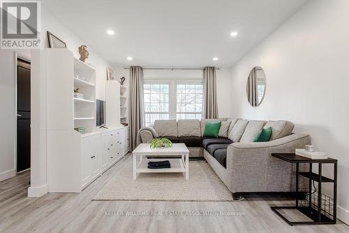 7 - 2258 Upper Middle Road, Burlington, ON - Indoor Photo Showing Living Room