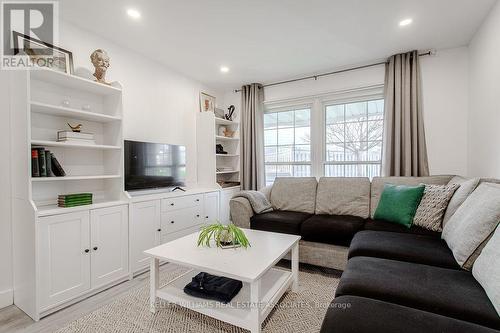 7 - 2258 Upper Middle Road, Burlington, ON - Indoor Photo Showing Living Room