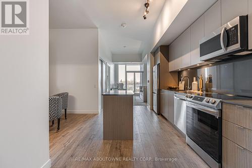 A0428 - 125 Bronte Road, Oakville, ON - Indoor Photo Showing Kitchen With Stainless Steel Kitchen