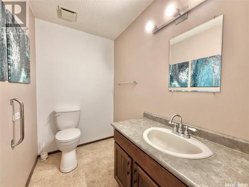 203 Cross Street N, Outlook, SK - Indoor Photo Showing Bathroom