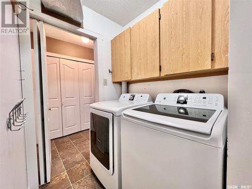 203 Cross Street N, Outlook, SK - Indoor Photo Showing Laundry Room