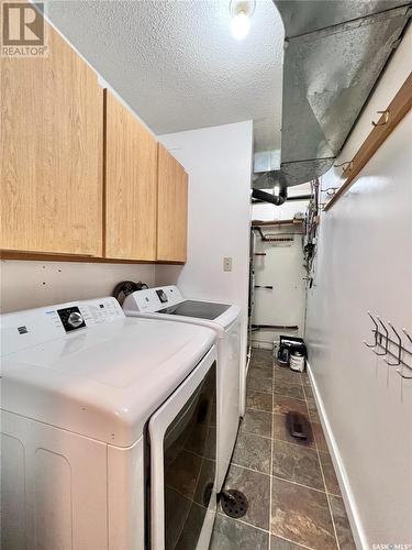 203 Cross Street N, Outlook, SK - Indoor Photo Showing Laundry Room