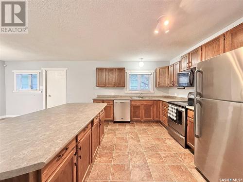 203 Cross Street N, Outlook, SK - Indoor Photo Showing Kitchen