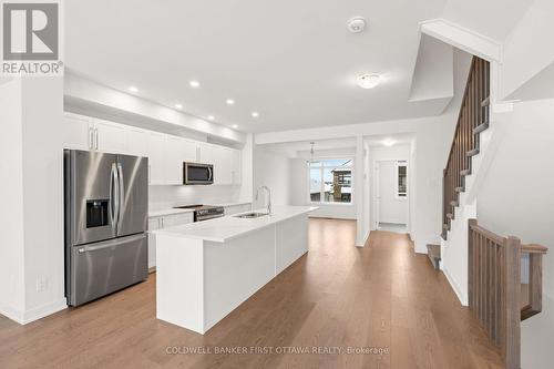 599 Knotridge Street, Ottawa, ON - Indoor Photo Showing Kitchen With Upgraded Kitchen