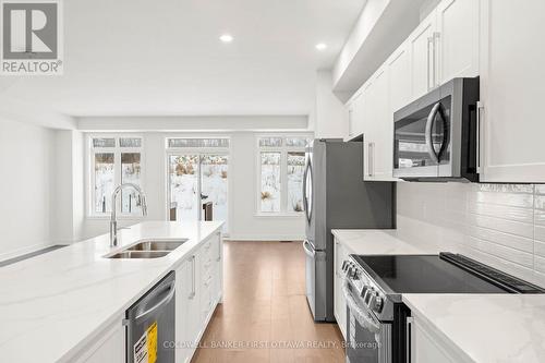 599 Knotridge Street, Ottawa, ON - Indoor Photo Showing Kitchen With Double Sink With Upgraded Kitchen