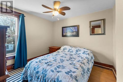 4746 Fourth Avenue, Niagara Falls (211 - Cherrywood), ON - Indoor Photo Showing Bedroom