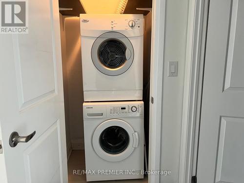 1005 - 24 Woodstream Boulevard S, Vaughan, ON - Indoor Photo Showing Laundry Room