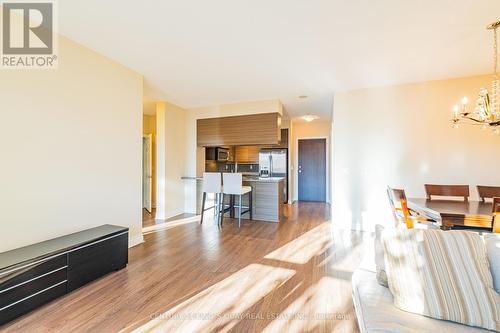 169 - 23 Cox Boulevard, Markham, ON - Indoor Photo Showing Living Room