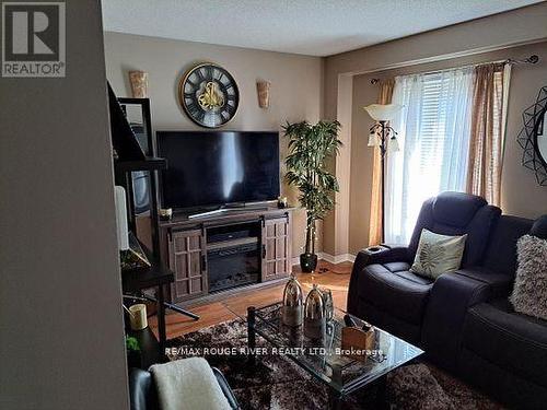 40 - 1850 Kingston Road, Pickering, ON - Indoor Photo Showing Living Room