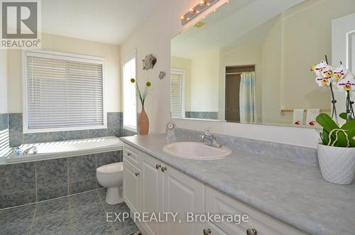 31 Fitzwilliam Avenue, Richmond Hill, ON - Indoor Photo Showing Bathroom