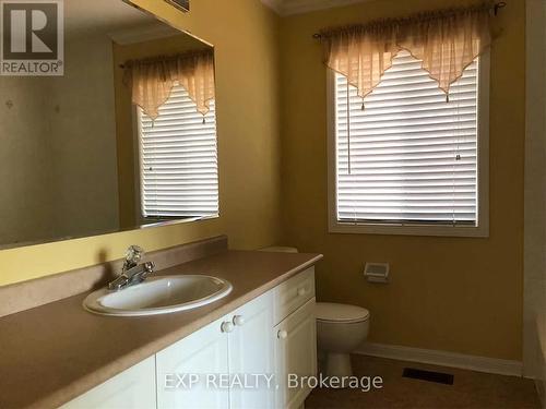 31 Fitzwilliam Avenue, Richmond Hill, ON - Indoor Photo Showing Bathroom