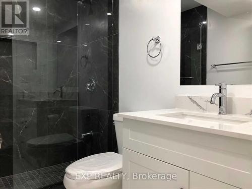 31 Fitzwilliam Avenue, Richmond Hill, ON - Indoor Photo Showing Bathroom