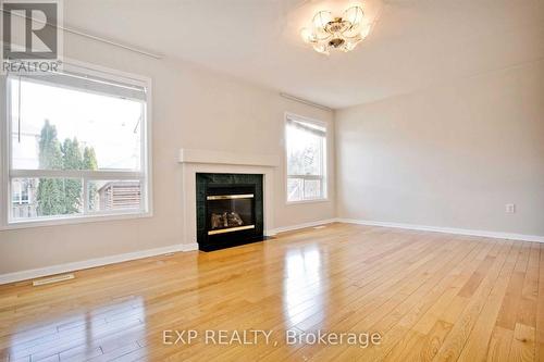 31 Fitzwilliam Avenue, Richmond Hill, ON - Indoor Photo Showing Living Room With Fireplace