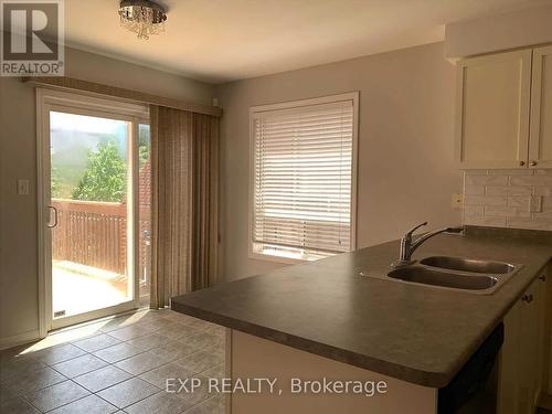 31 Fitzwilliam Avenue, Richmond Hill, ON - Indoor Photo Showing Kitchen With Double Sink