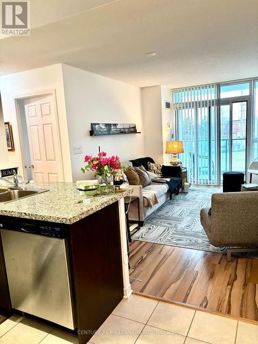 201 - 4900 Glen Erin Drive, Mississauga, ON - Indoor Photo Showing Living Room