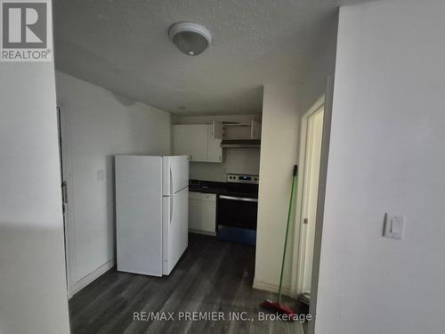 3B - 92 Wolfe Street, Oshawa, ON - Indoor Photo Showing Kitchen