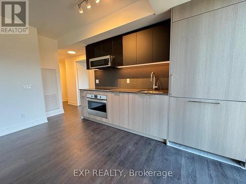 415 - 308 Jarvis Street, Toronto, ON - Indoor Photo Showing Kitchen