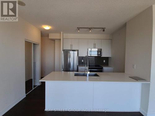 3605 - 4011 Brickstone Mews, Mississauga, ON - Indoor Photo Showing Kitchen