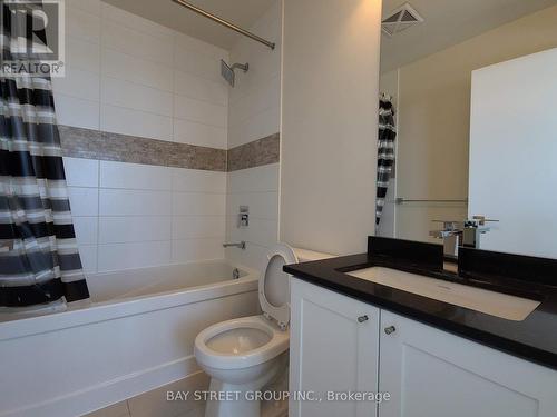 3605 - 4011 Brickstone Mews, Mississauga, ON - Indoor Photo Showing Bathroom