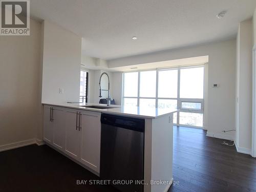 3605 - 4011 Brickstone Mews, Mississauga, ON - Indoor Photo Showing Kitchen