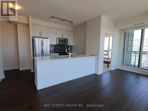 3605 - 4011 Brickstone Mews, Mississauga, ON - Indoor Photo Showing Kitchen