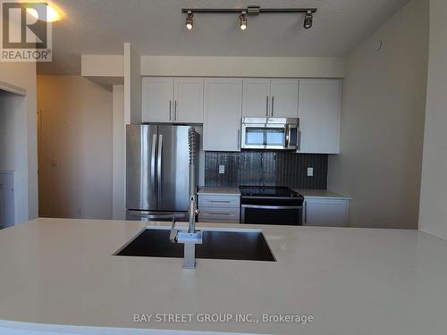 3605 - 4011 Brickstone Mews, Mississauga, ON - Indoor Photo Showing Kitchen With Double Sink