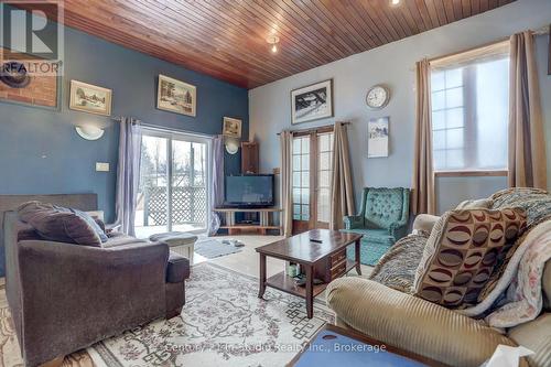 773773 Highway 10, Grey Highlands, ON - Indoor Photo Showing Living Room