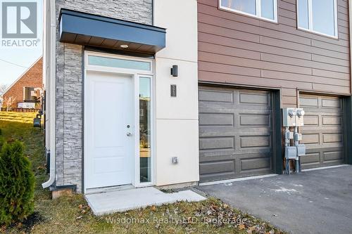 5953 Bentley Common, Niagara Falls (216 - Dorchester), ON - Outdoor With Exterior