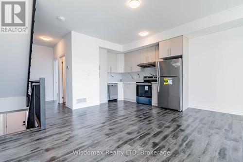 5953 Bentley Common, Niagara Falls (216 - Dorchester), ON - Indoor Photo Showing Kitchen