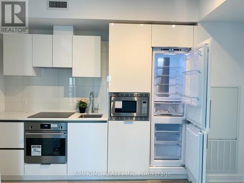 3203 - 238 Simcoe Street, Toronto, ON - Indoor Photo Showing Kitchen