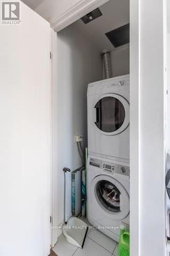 2611 - 12 York Street, Toronto, ON - Indoor Photo Showing Laundry Room