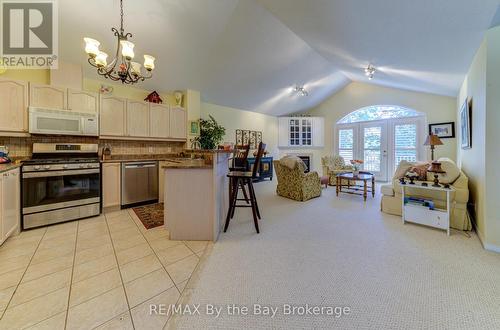 32 Green Briar Drive, Collingwood, ON - Indoor Photo Showing Kitchen