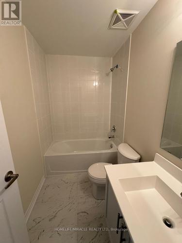 416 - 1577 Rose Way, Milton, ON - Indoor Photo Showing Bathroom