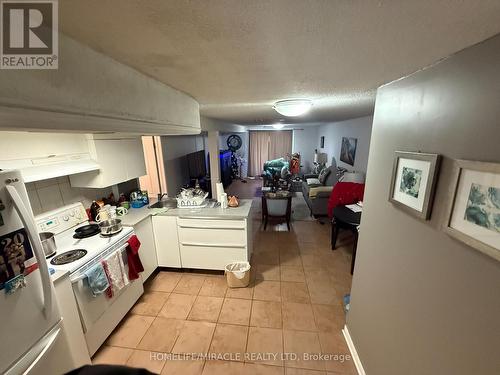 3444 Laddie Crescent, Mississauga, ON - Indoor Photo Showing Kitchen