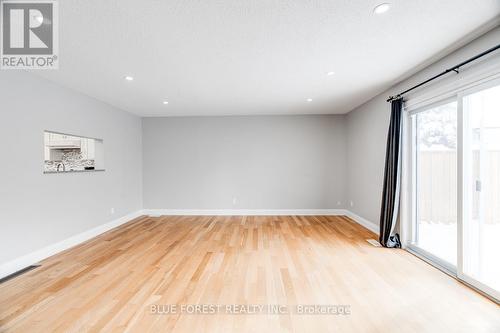 32 Winding Woods Crescent, London, ON - Indoor Photo Showing Other Room