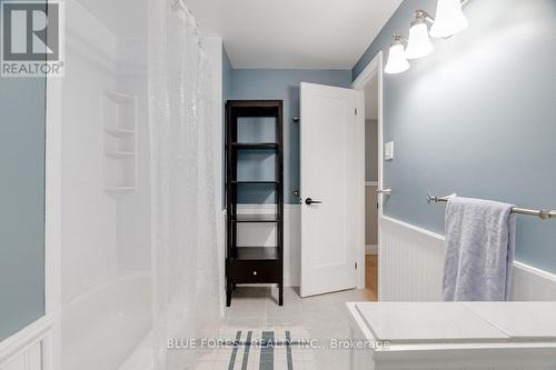 32 Winding Woods Crescent, London, ON - Indoor Photo Showing Bathroom