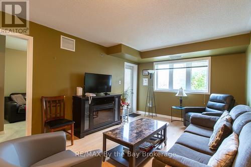 211 - 16 Westbury Road, Wasaga Beach, ON - Indoor Photo Showing Living Room