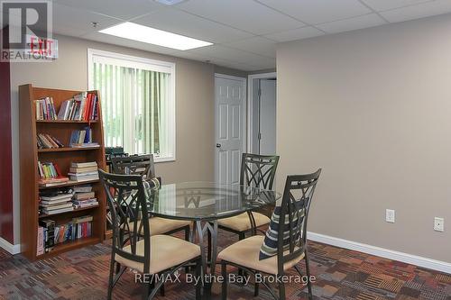 211 - 16 Westbury Road, Wasaga Beach, ON - Indoor Photo Showing Dining Room